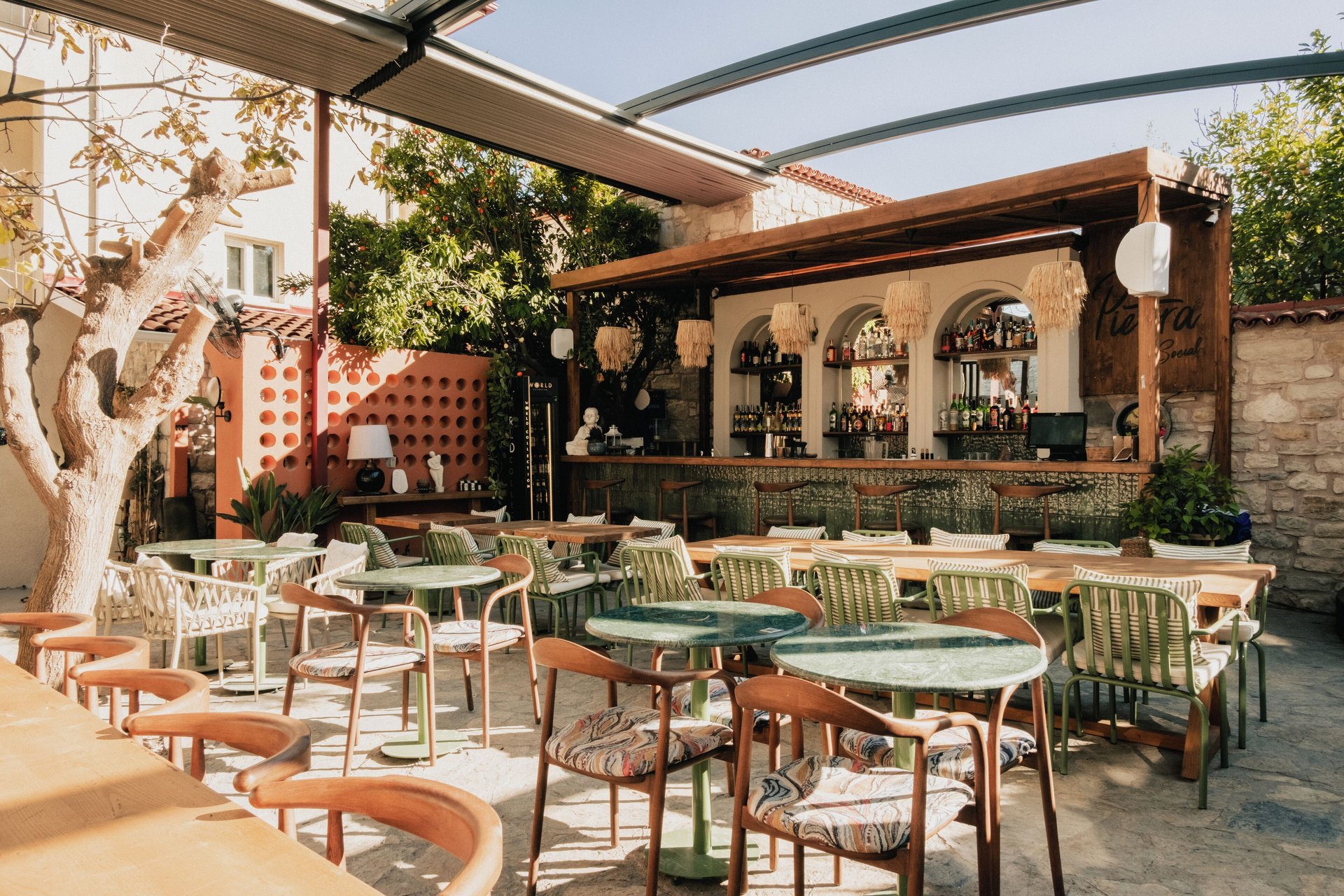 Pietra Social House